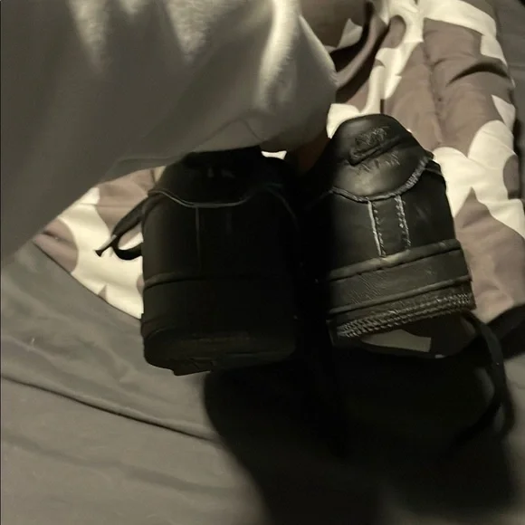 Nike Kids Black Air Force 1 Shoes size 5.5Y - Picture 6 of 7